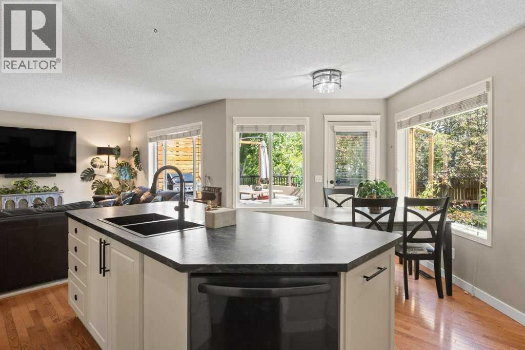 15 Valley Stream Circle NW, Calgary, Alberta  T3B 5V9 - Photo 7 - A2322674