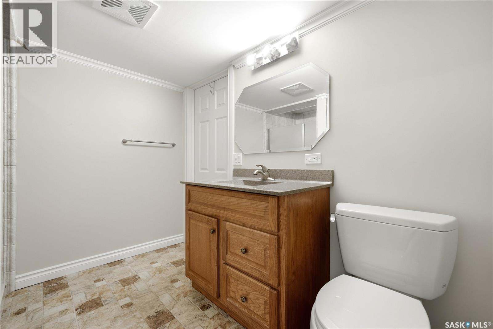 1010 Wascana Highlands, Regina, Saskatchewan  S4V 2J6 - Photo 30 - SK040466