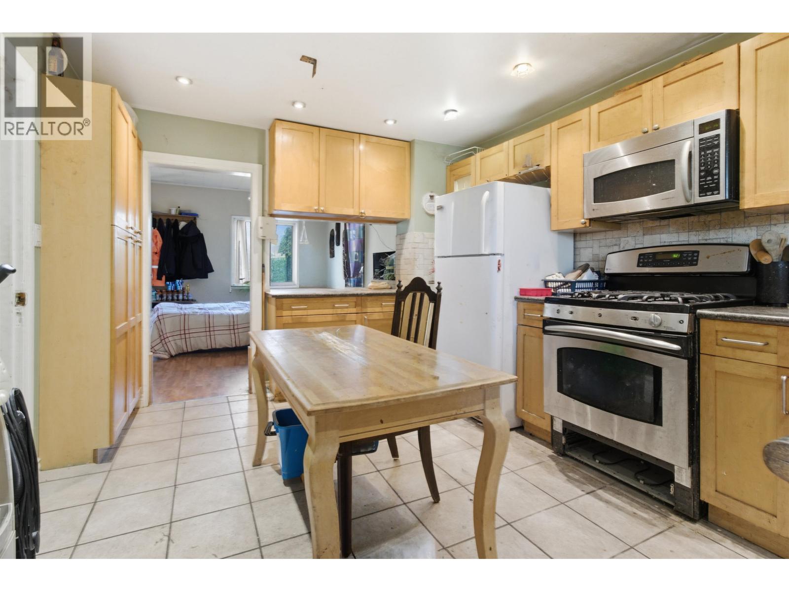 5990 Irmin Street, Burnaby, British Columbia  V5J 1Z1 - Photo 8 - R3139362