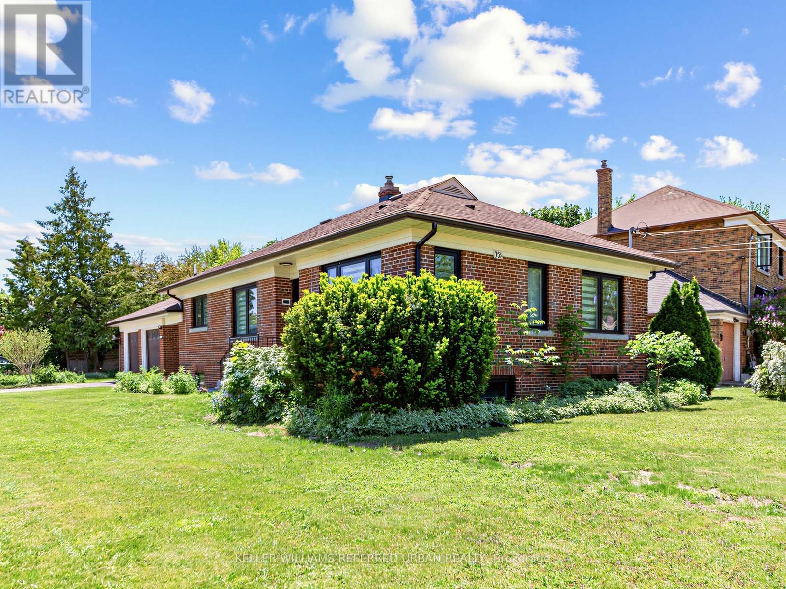 73 Prince Charles Drive, Toronto, Ontario  M6A 2H4 - Photo 2 - C13488958