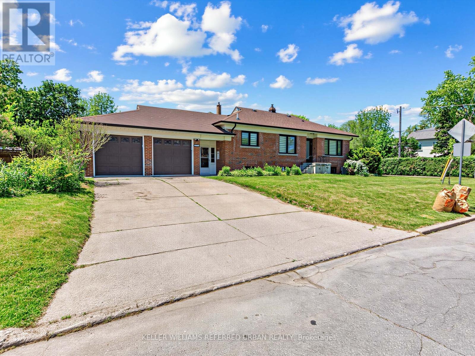 73 Prince Charles Drive, Toronto, Ontario  M6A 2H4 - Photo 3 - C13488958