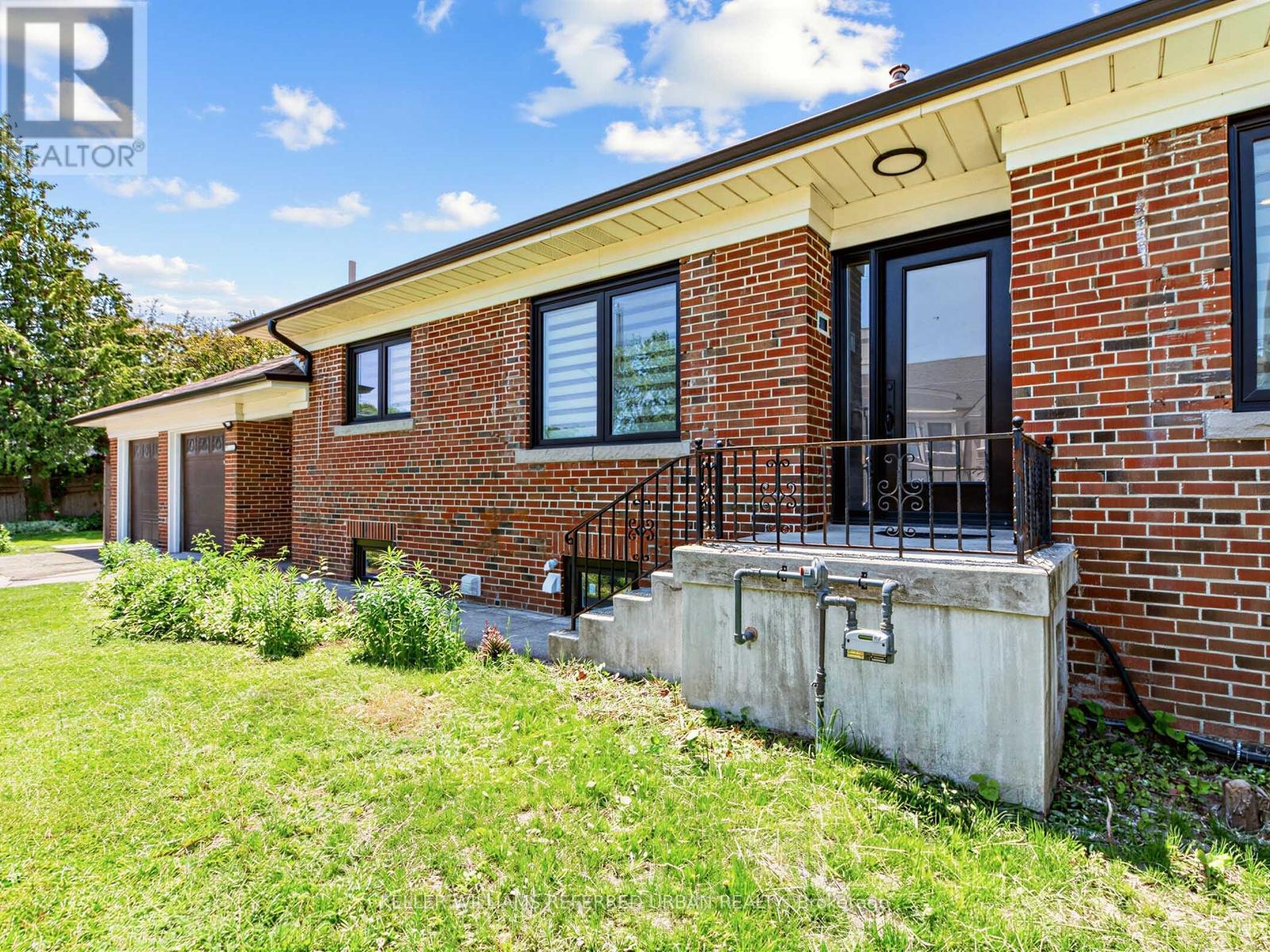 73 Prince Charles Drive, Toronto, Ontario  M6A 2H4 - Photo 5 - C13488958