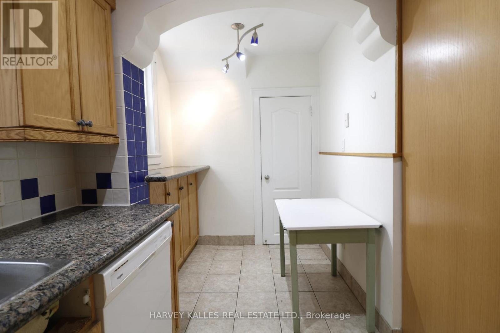 Main - 6 Poplar Plains Crescent, Toronto, Ontario  M4V 1E8 - Photo 10 - C13489014