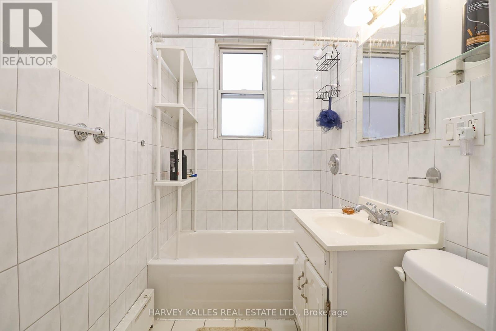 Main - 6 Poplar Plains Crescent, Toronto, Ontario  M4V 1E8 - Photo 17 - C13489014