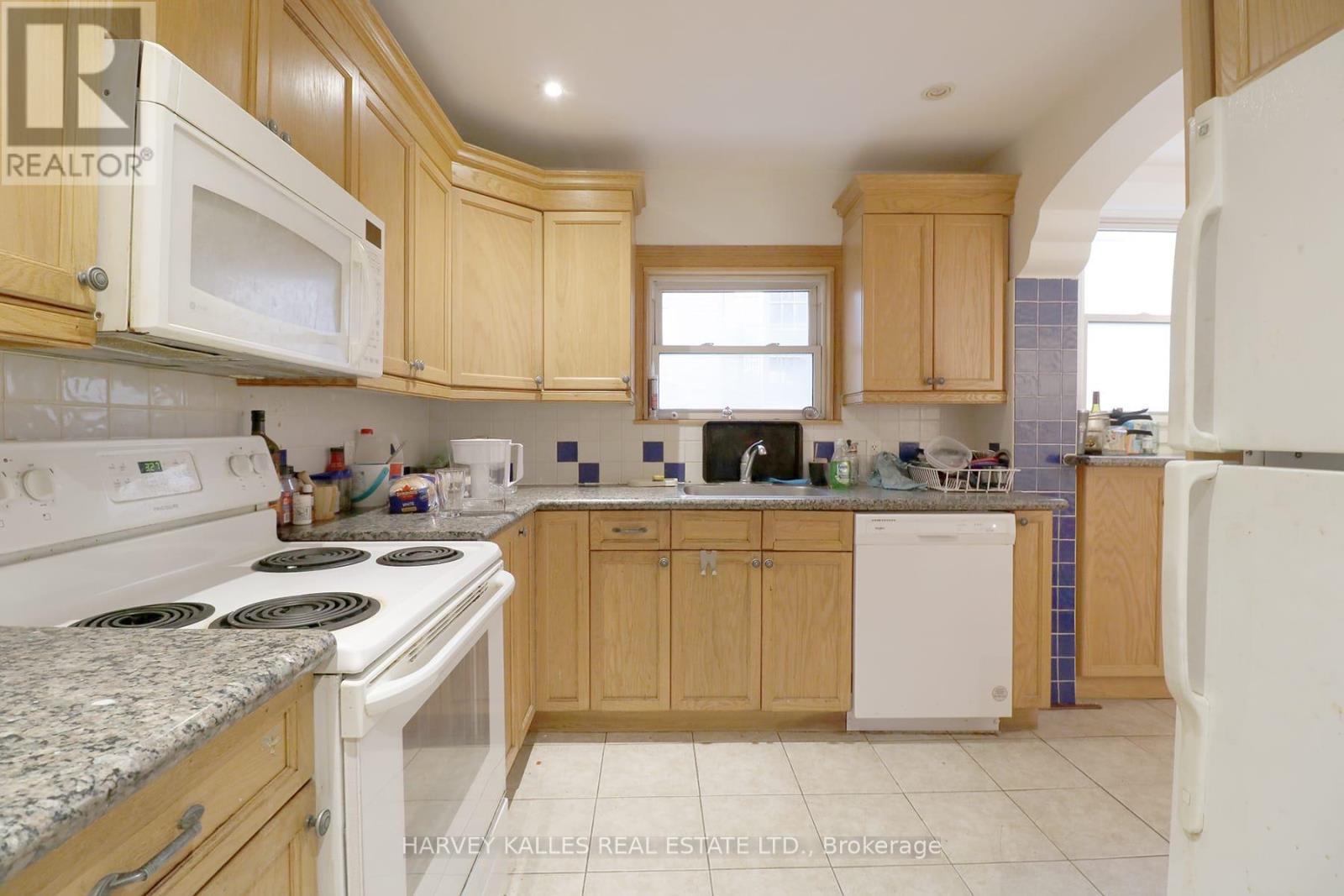 Main - 6 Poplar Plains Crescent, Toronto, Ontario  M4V 1E8 - Photo 9 - C13489014
