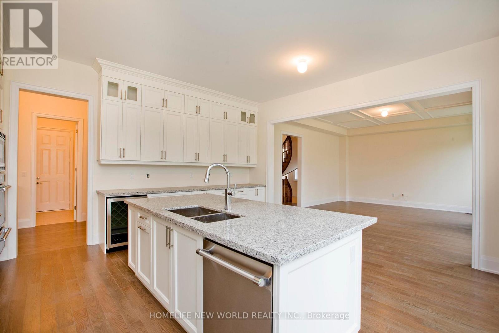 11 Queen Magdalene Place, Toronto (Hillcrest Village), Ontario  M2H 0A6 - Photo 14 - C13489184