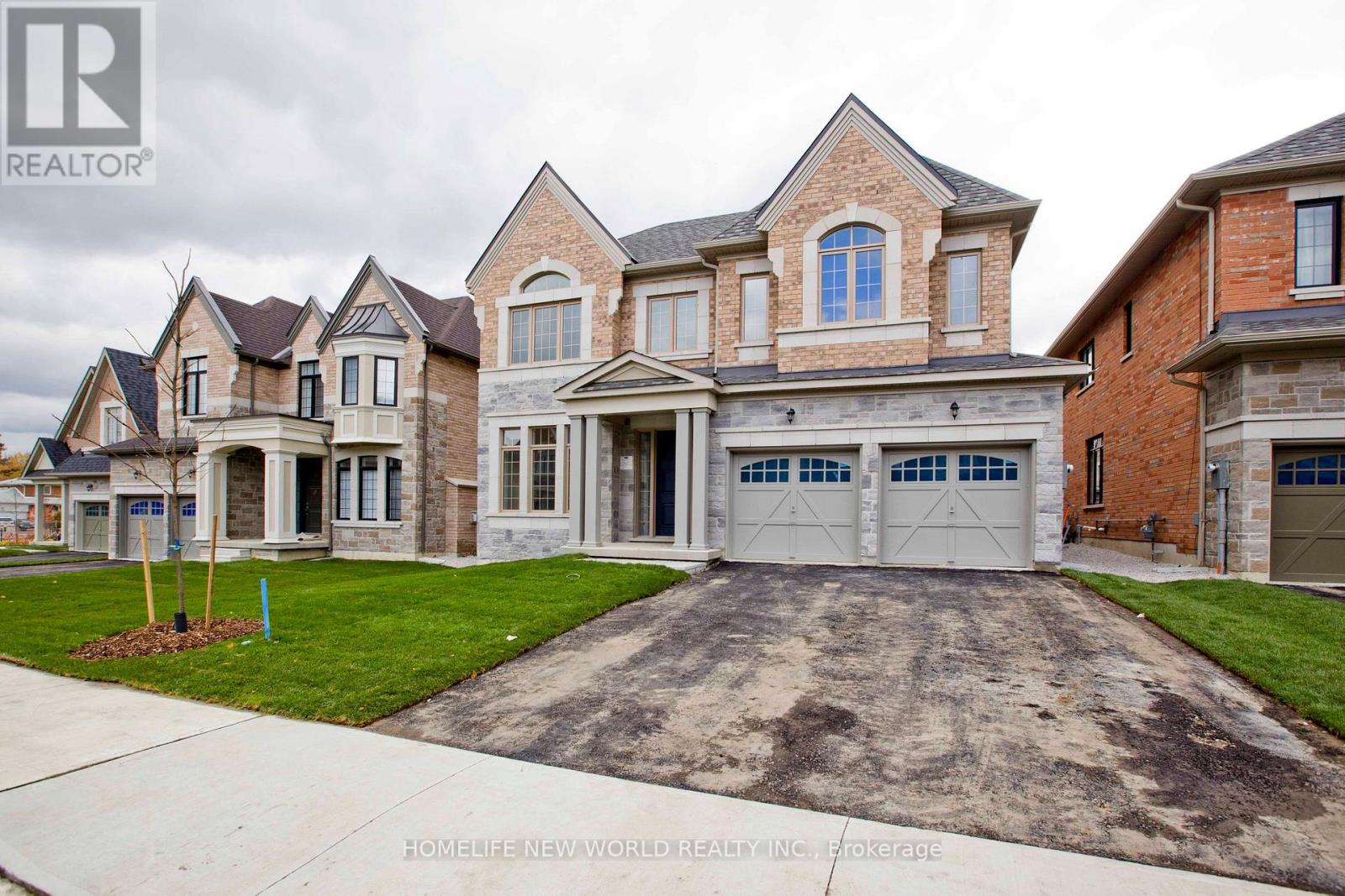 11 Queen Magdalene Place, Toronto (Hillcrest Village), Ontario  M2H 0A6 - Photo 2 - C13489184