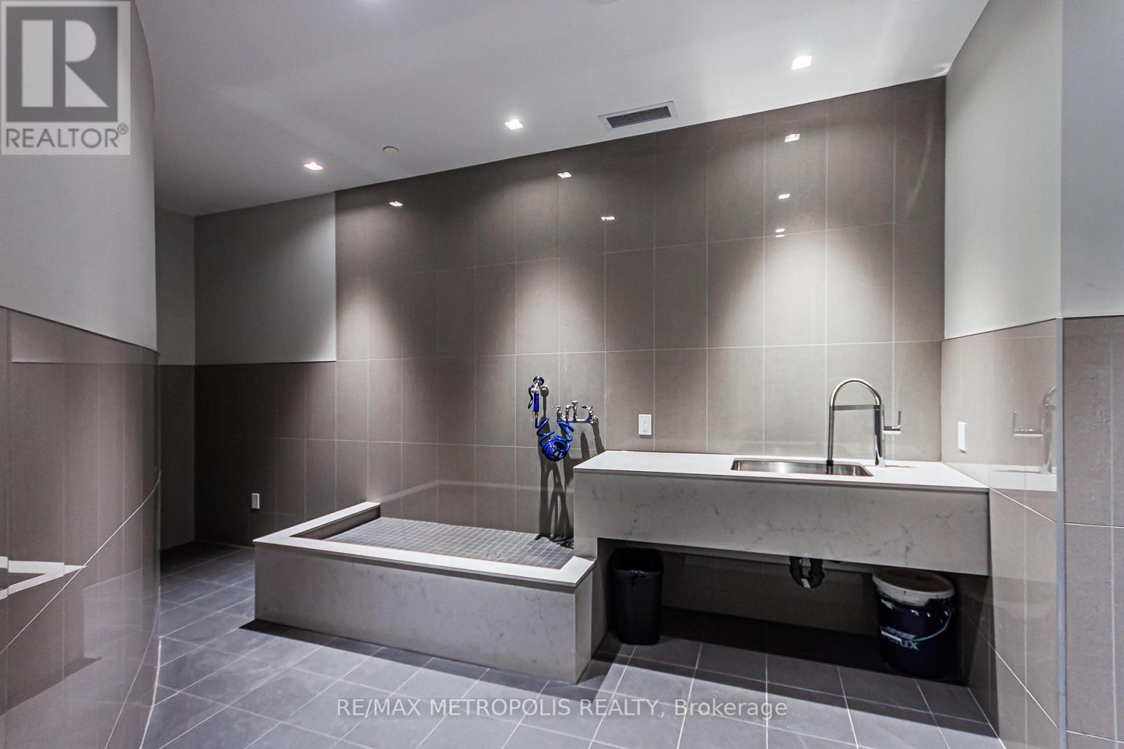 1005 - 8 Tippett Rd, Toronto, Ontario  M3H 0E7 - Photo 45 - C13489222