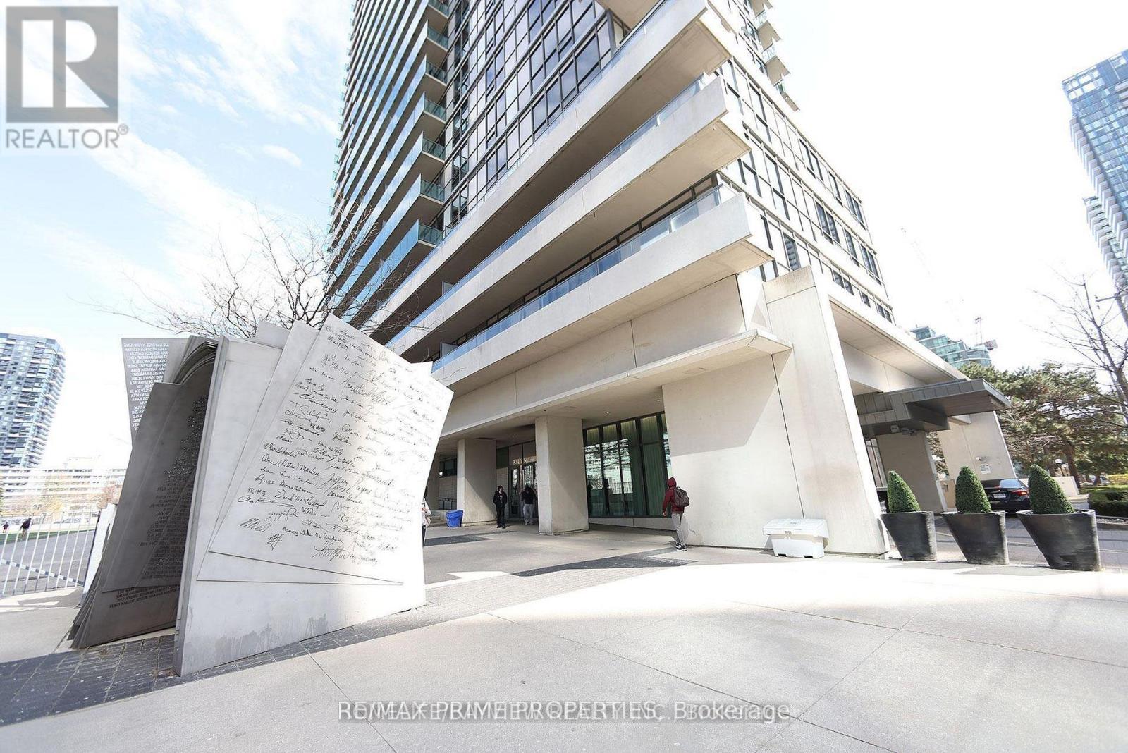 1319 - 70 ROEHAMPTON AVENUE, Toronto, Ontario