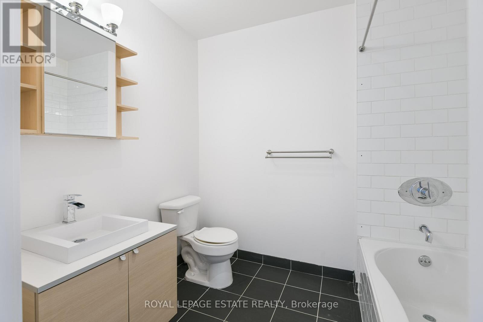 1002 - 60 Bathurst Street, Toronto (Niagara), Ontario  M5V 2P4 - Photo 16 - C13489404
