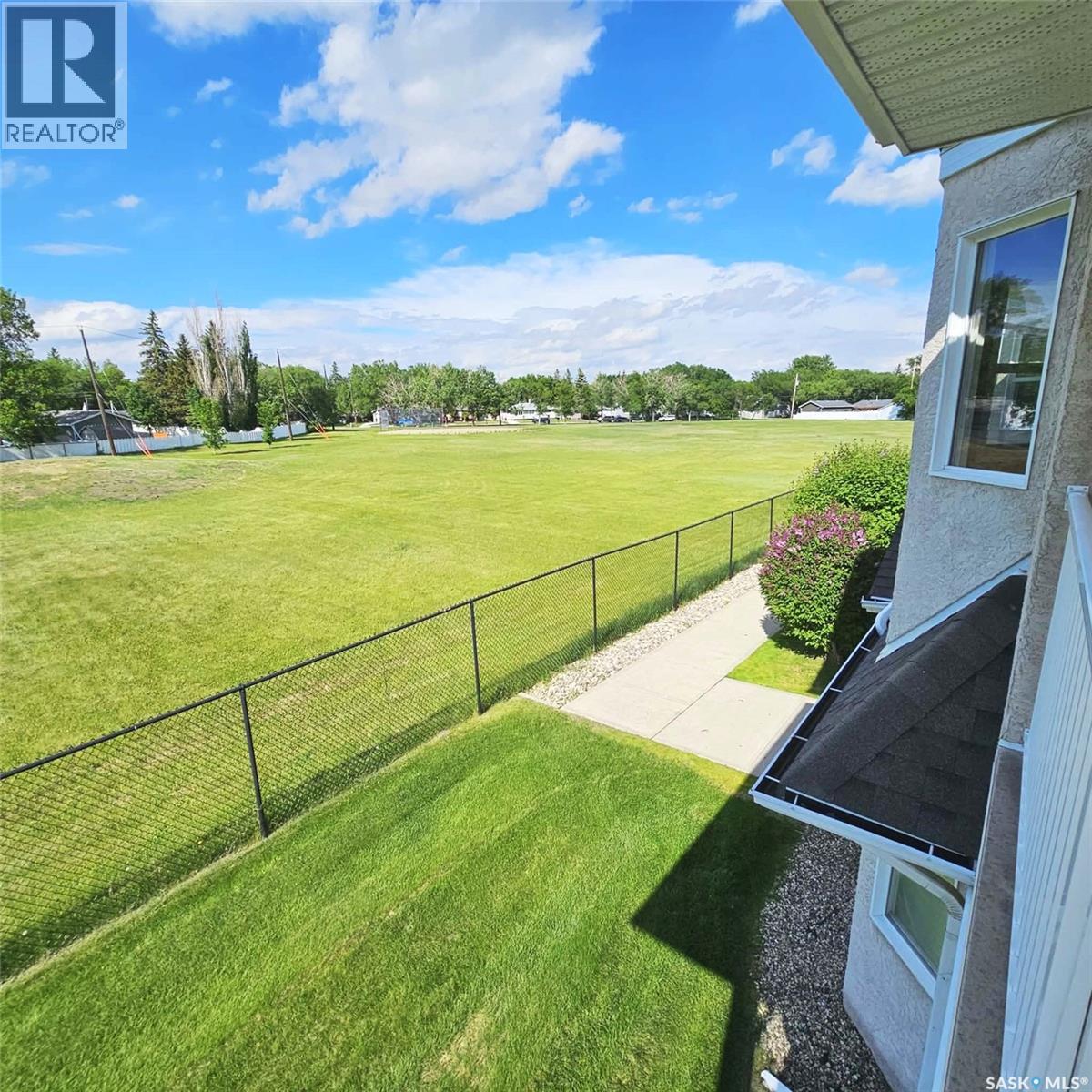 1075 Birchwood Place, Regina, Saskatchewan  S4S 7L1 - Photo 2 - SK040643