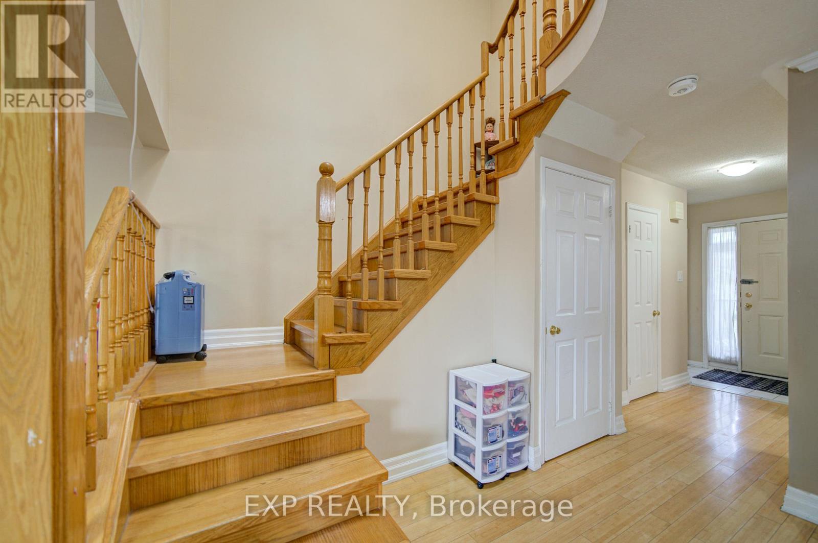 12 Staverton Court, Toronto, Ontario  M1V 5G9 - Photo 4 - E13487744