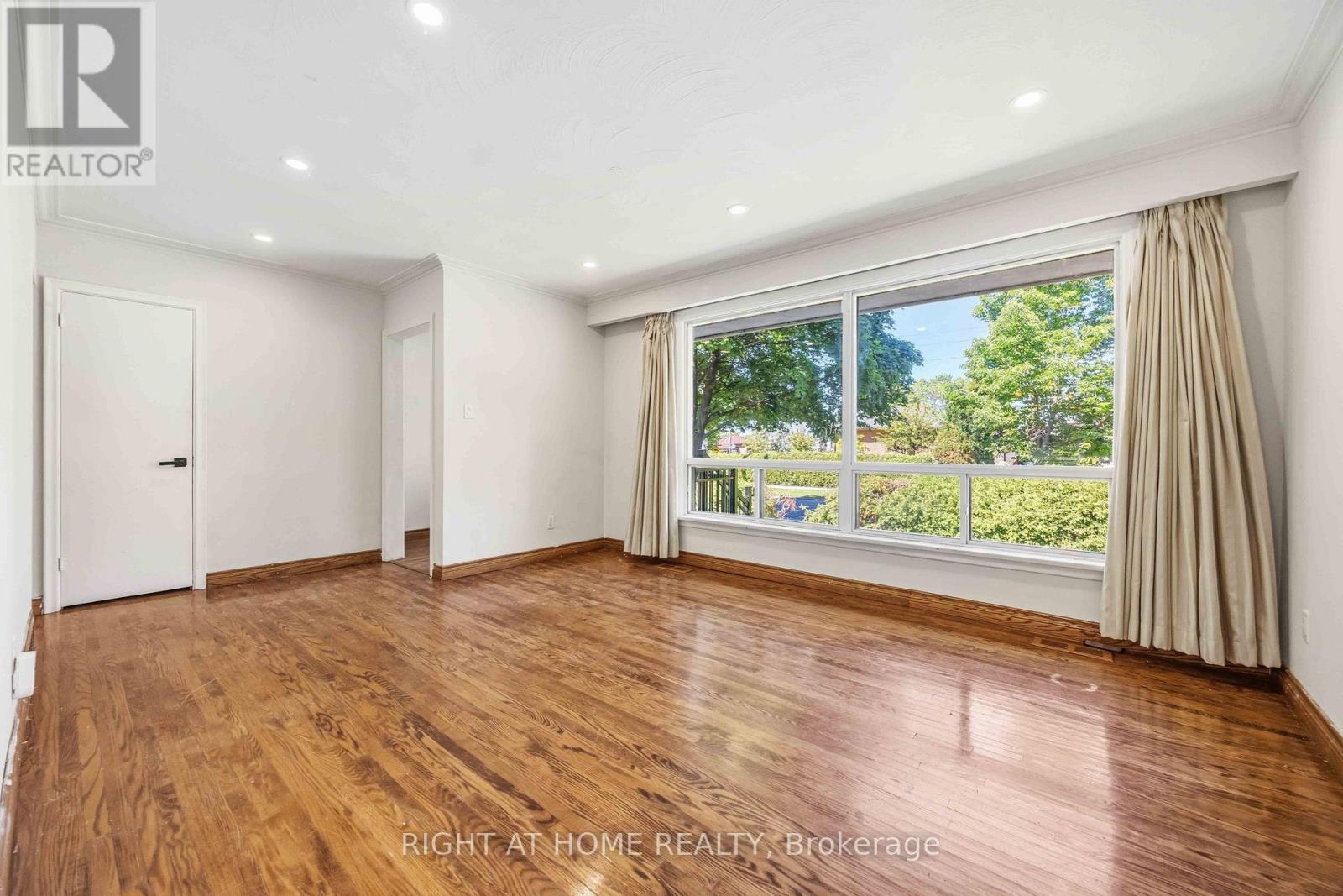 1 Mozart Avenue, Toronto, Ontario  M1K 2V8 - Photo 10 - E13488284