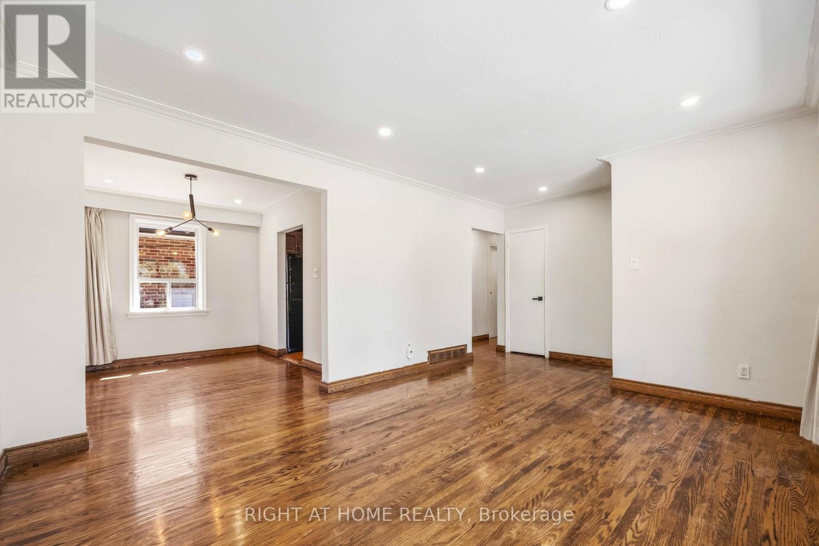 1 Mozart Avenue, Toronto, Ontario  M1K 2V8 - Photo 11 - E13488284