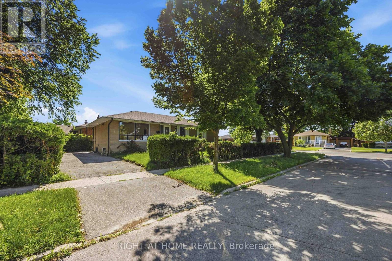 1 Mozart Avenue, Toronto, Ontario  M1K 2V8 - Photo 2 - E13488284