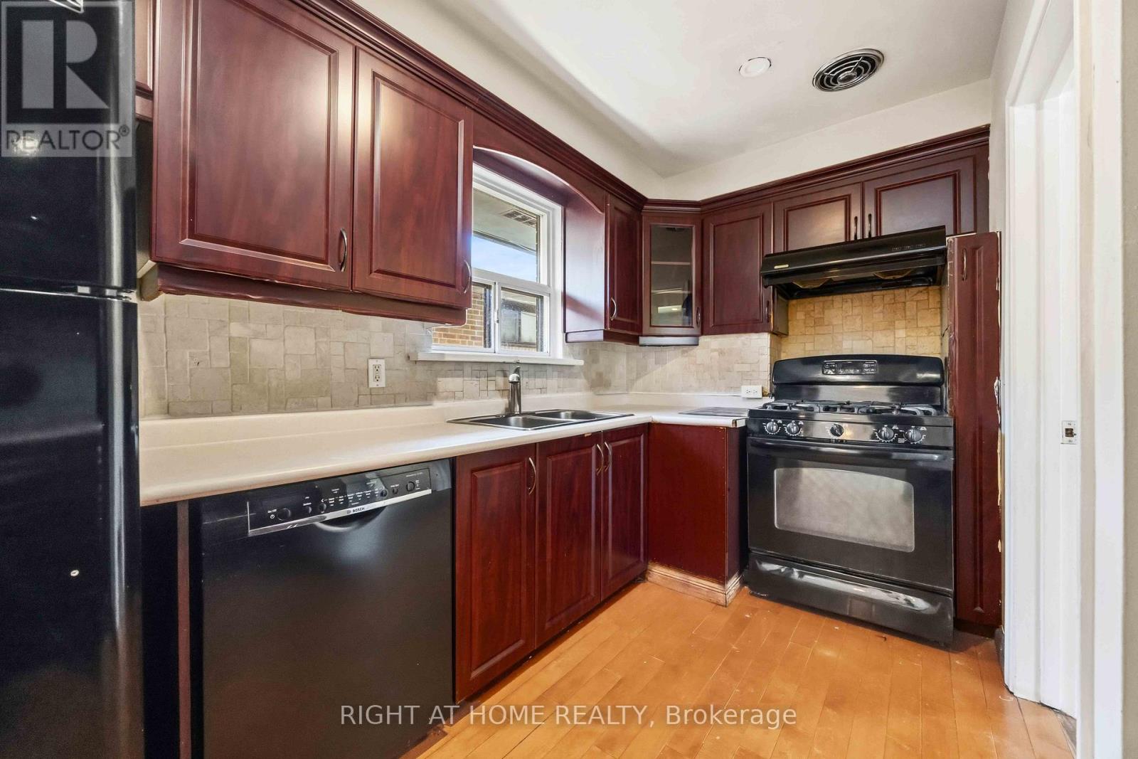 1 Mozart Avenue, Toronto, Ontario  M1K 2V8 - Photo 20 - E13488284