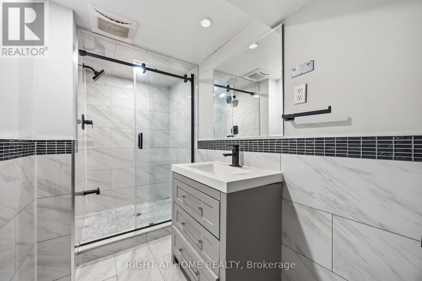 1 Mozart Avenue, Toronto, Ontario  M1K 2V8 - Photo 23 - E13488284