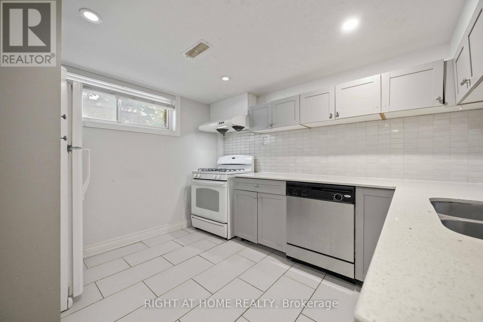 1 Mozart Avenue, Toronto, Ontario  M1K 2V8 - Photo 29 - E13488284