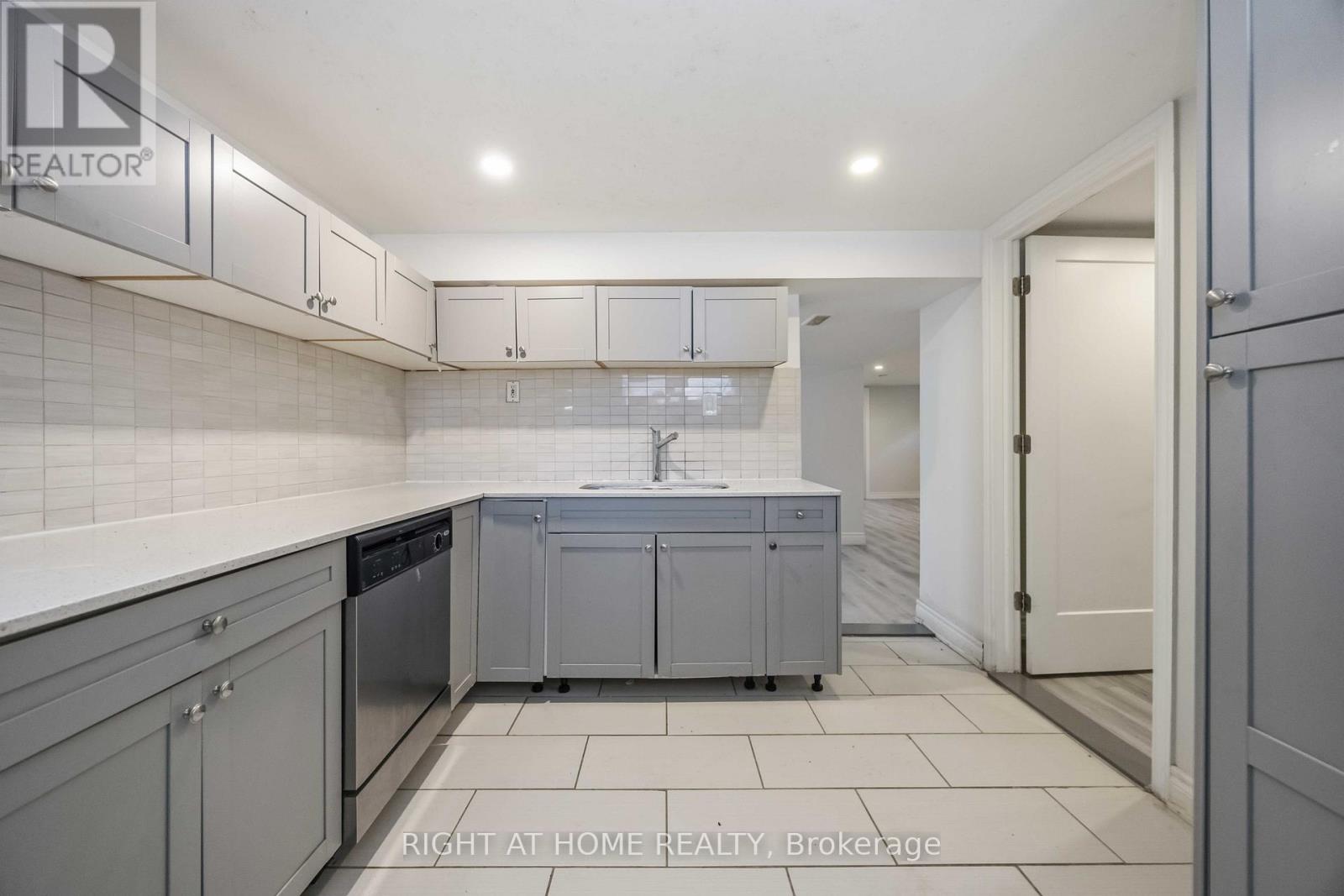 1 Mozart Avenue, Toronto, Ontario  M1K 2V8 - Photo 30 - E13488284