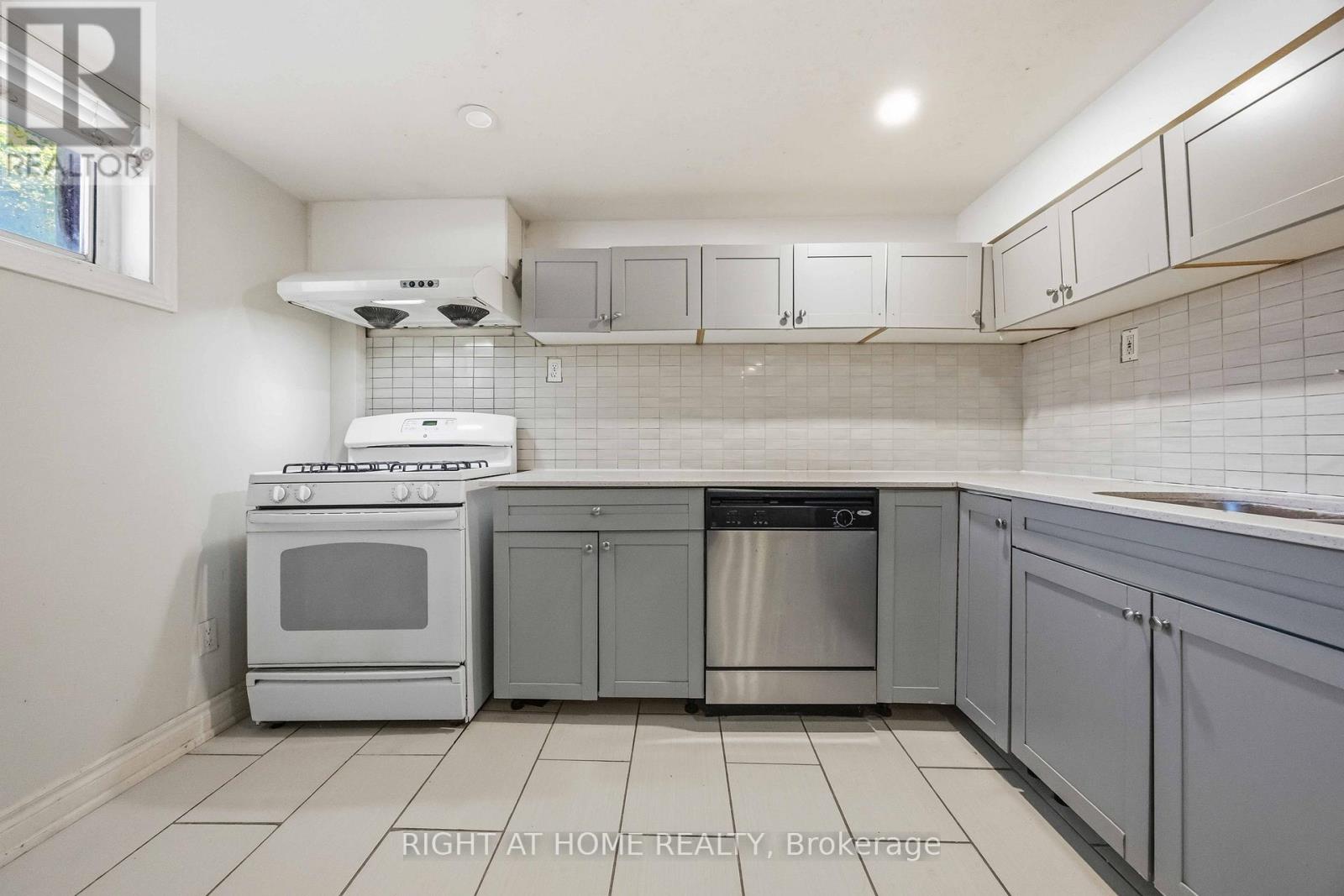 1 Mozart Avenue, Toronto, Ontario  M1K 2V8 - Photo 31 - E13488284