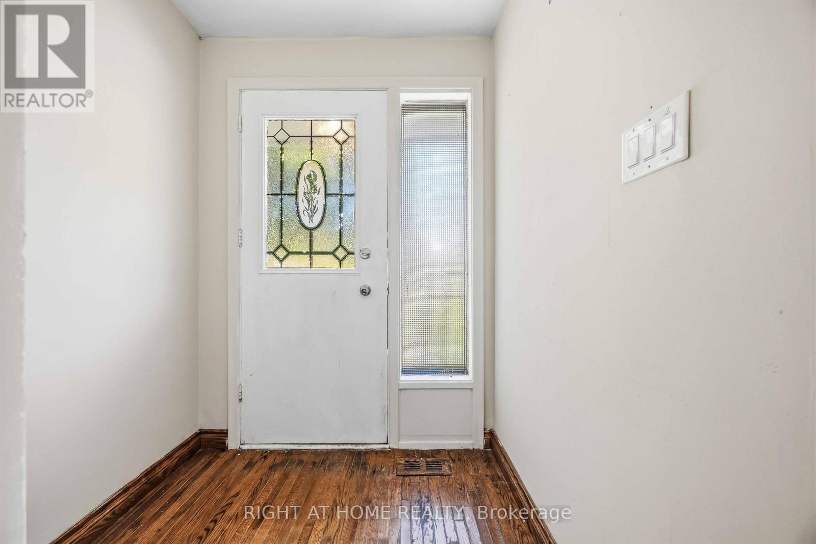1 Mozart Avenue, Toronto, Ontario  M1K 2V8 - Photo 4 - E13488284