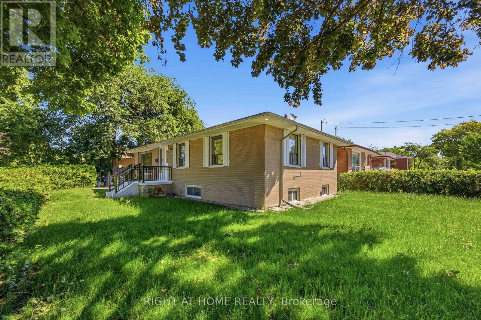 1 Mozart Avenue, Toronto, Ontario  M1K 2V8 - Photo 41 - E13488284