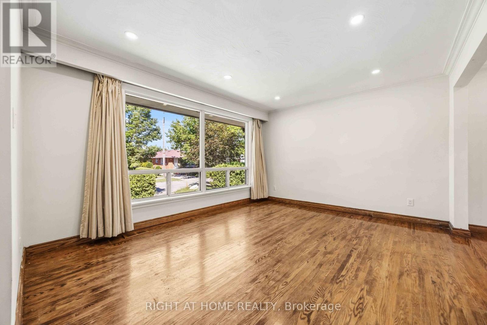 1 Mozart Avenue, Toronto, Ontario  M1K 2V8 - Photo 6 - E13488284