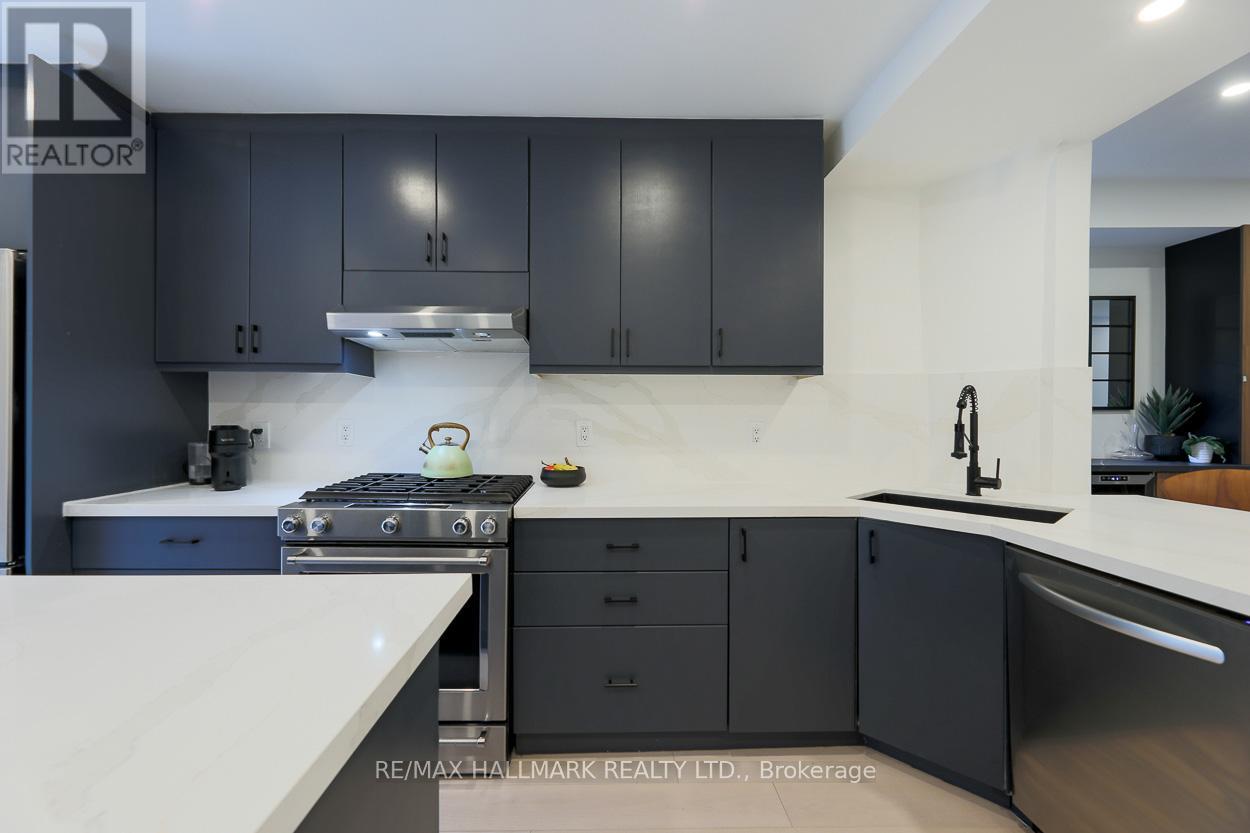 35 Dingwall Avenue, Toronto, Ontario  M4J 1C4 - Photo 12 - E13488392
