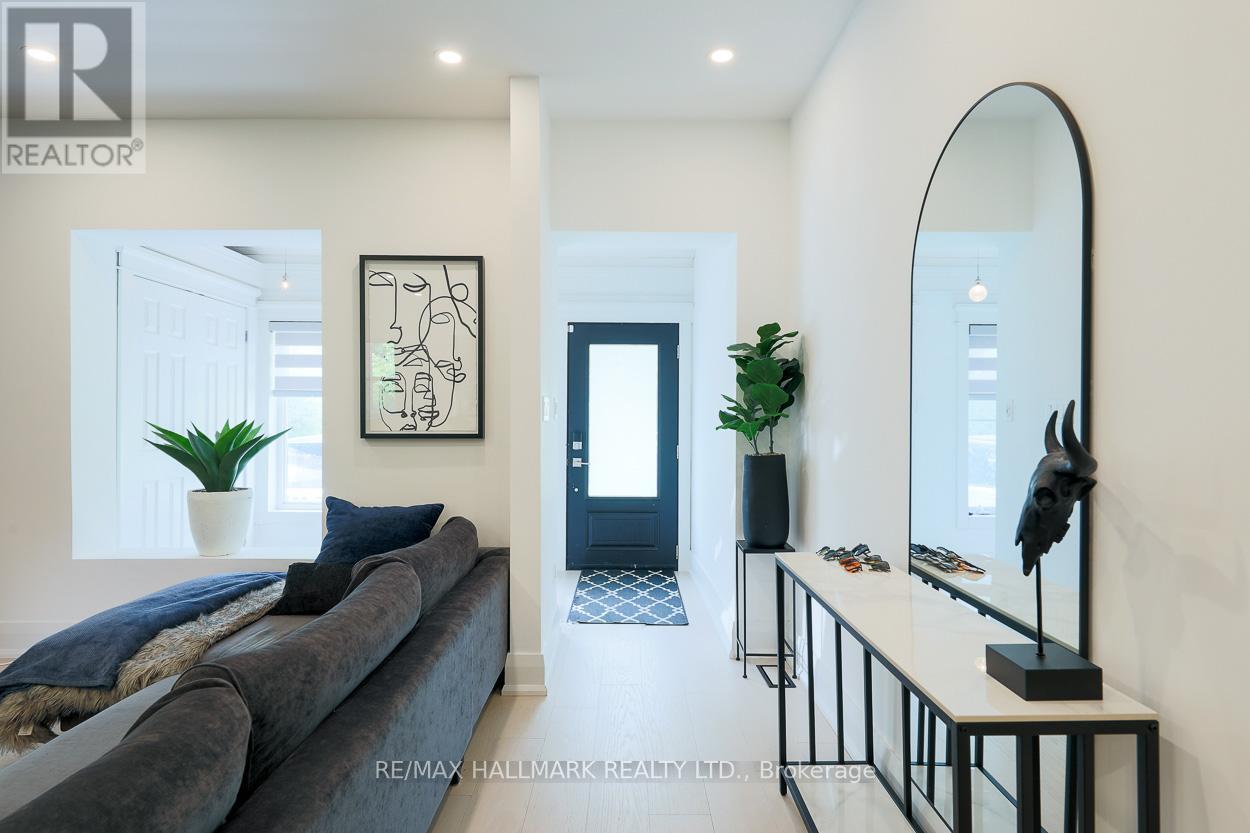 35 Dingwall Avenue, Toronto, Ontario  M4J 1C4 - Photo 3 - E13488392