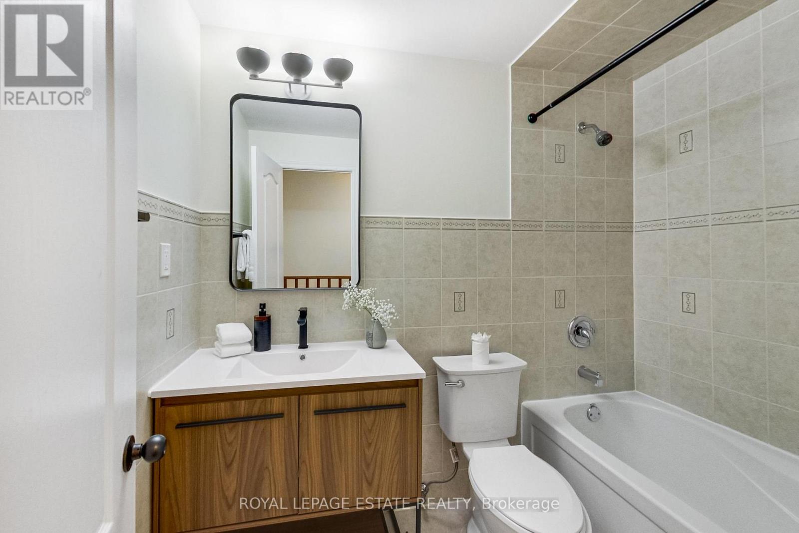 739 Craven Road, Toronto, Ontario  M4L 2Z7 - Photo 13 - E13488408
