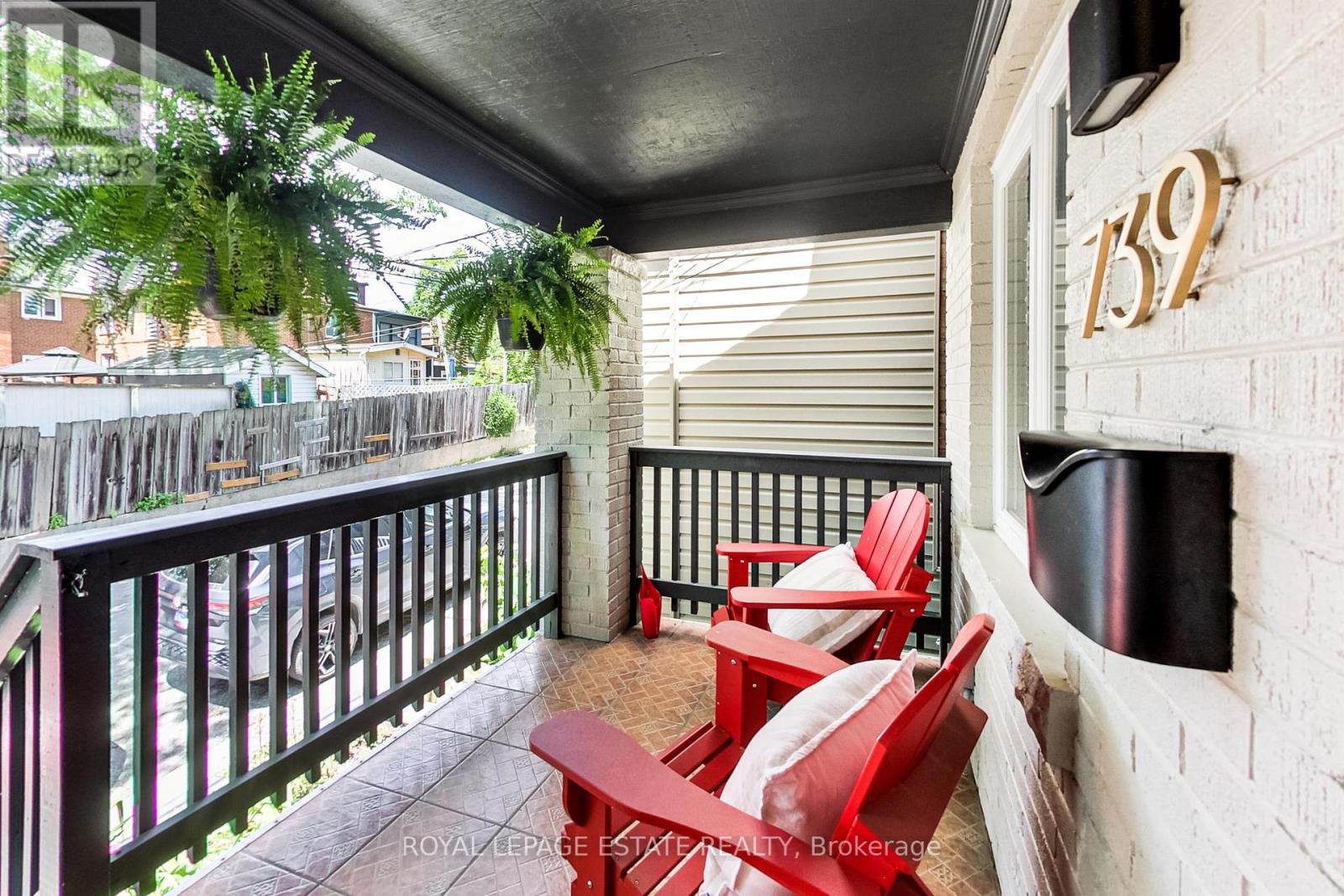 739 Craven Road, Toronto, Ontario  M4L 2Z7 - Photo 3 - E13488408
