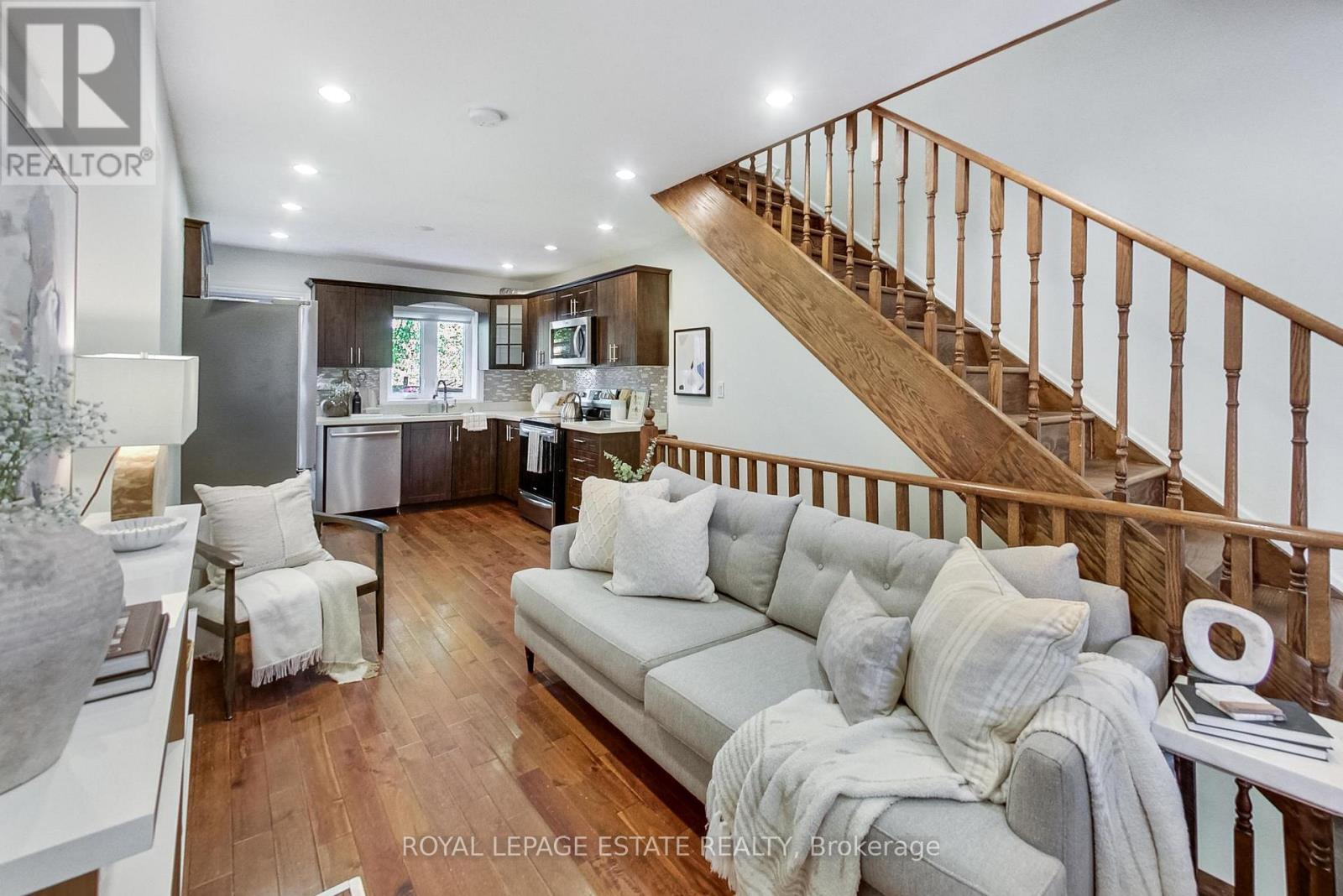 739 Craven Road, Toronto, Ontario  M4L 2Z7 - Photo 6 - E13488408