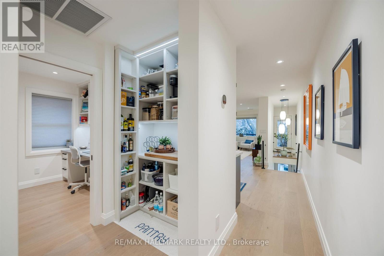 201 - 22 Glen Manor Drive, Toronto, Ontario  M4E 2X2 - Photo 18 - E13488424