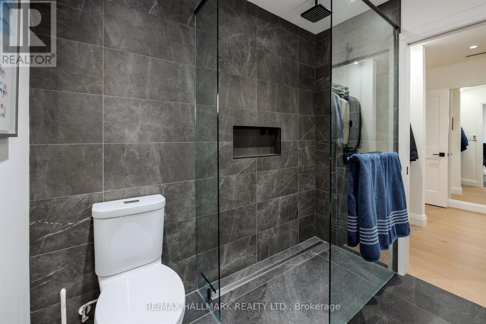 201 - 22 Glen Manor Drive, Toronto, Ontario  M4E 2X2 - Photo 28 - E13488424