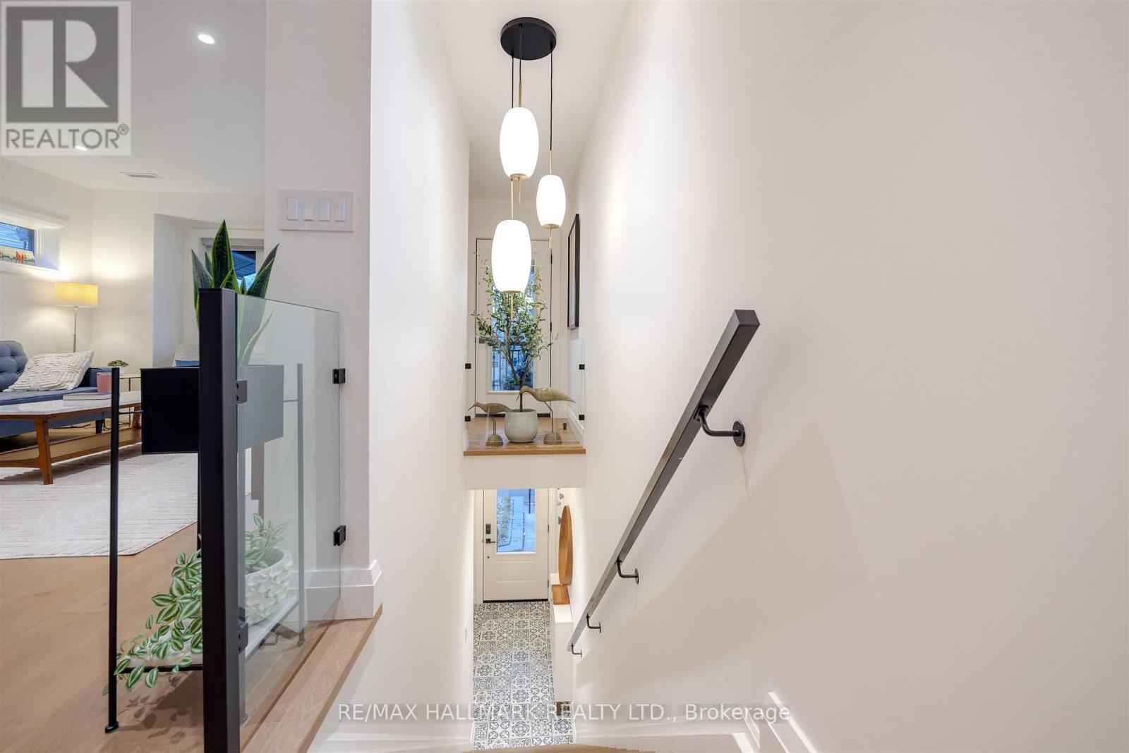 201 - 22 Glen Manor Drive, Toronto, Ontario  M4E 2X2 - Photo 6 - E13488424