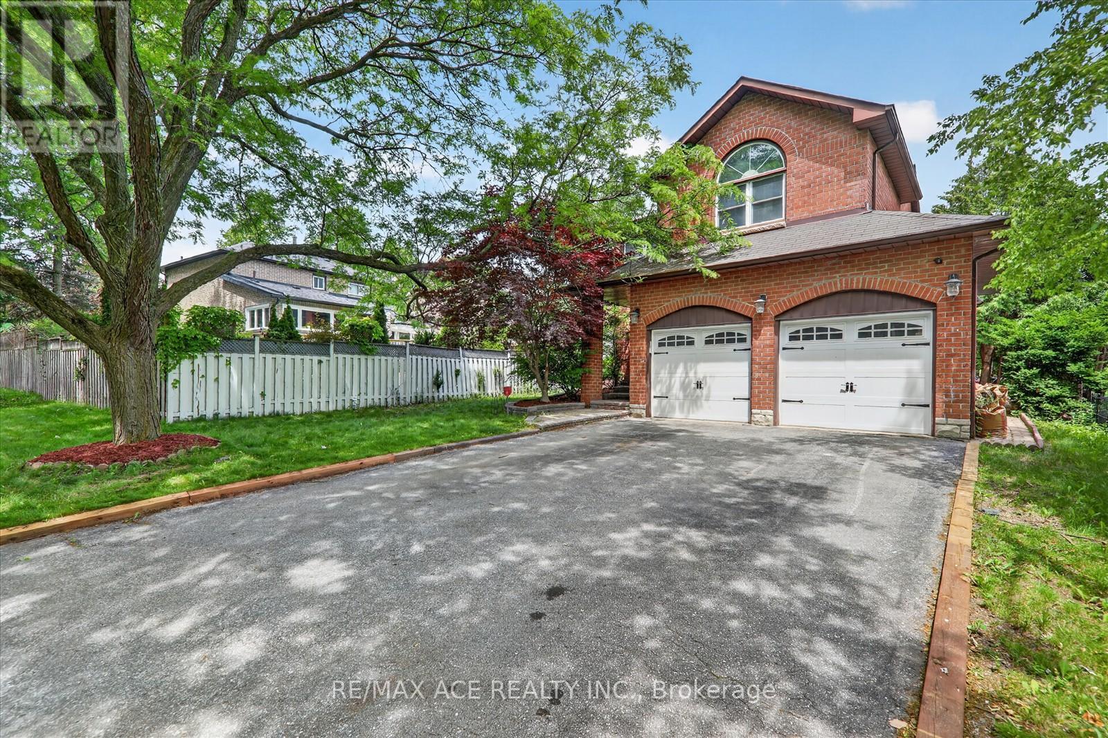 4 Beaumont Drive, Ajax, Ontario  L1T 1R9 - Photo 2 - E13488708