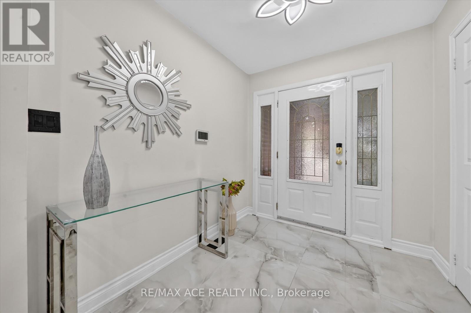 4 Beaumont Drive, Ajax, Ontario  L1T 1R9 - Photo 4 - E13488708