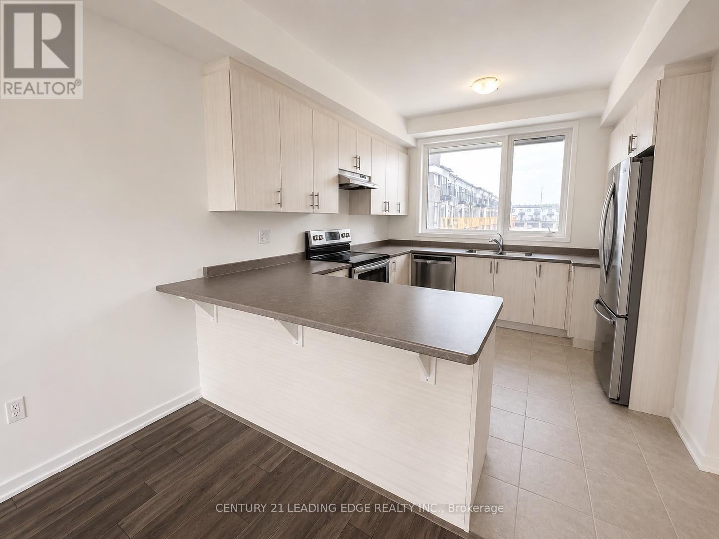 729 Heathrow Path, Oshawa, Ontario  L1H 7K5 - Photo 4 - E13488816