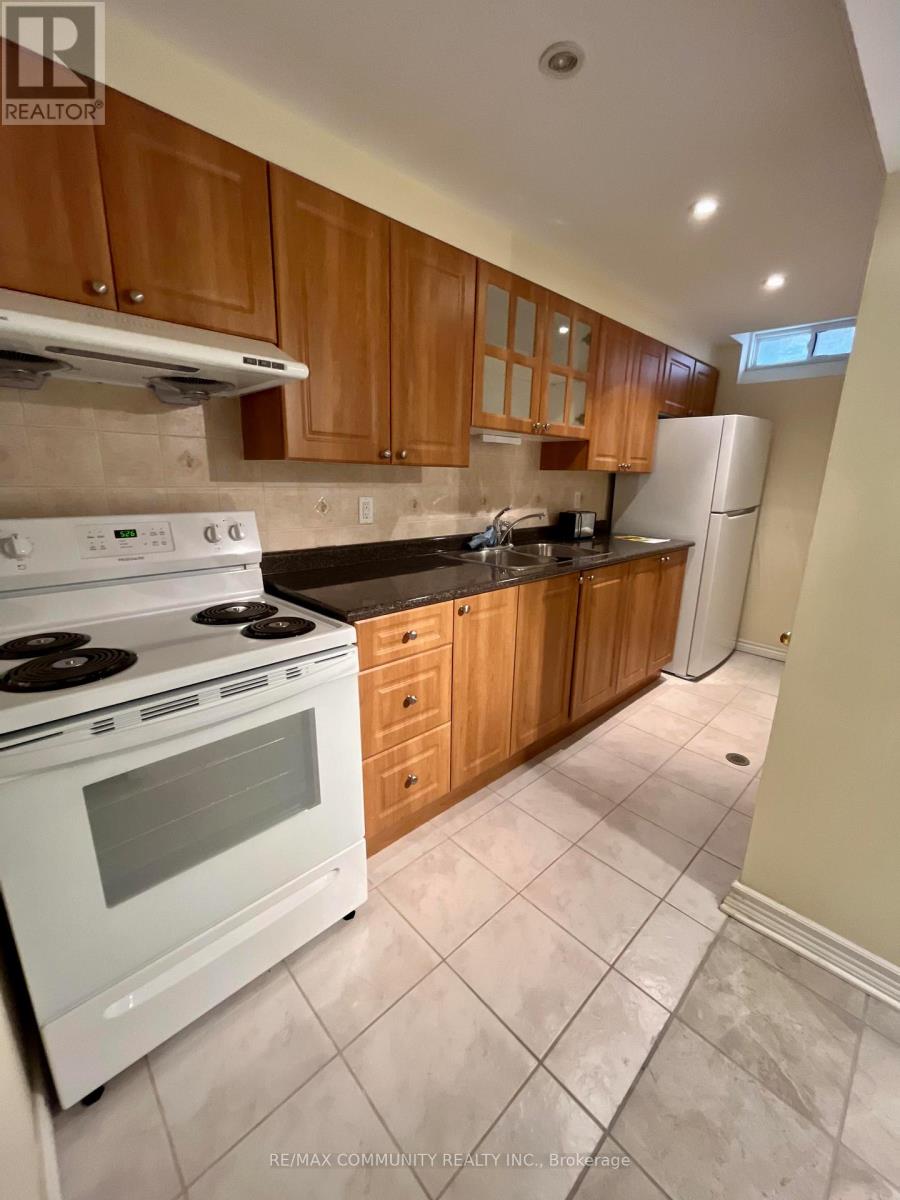 18 SKIPPERHILL CRESCENT, Toronto, Ontario