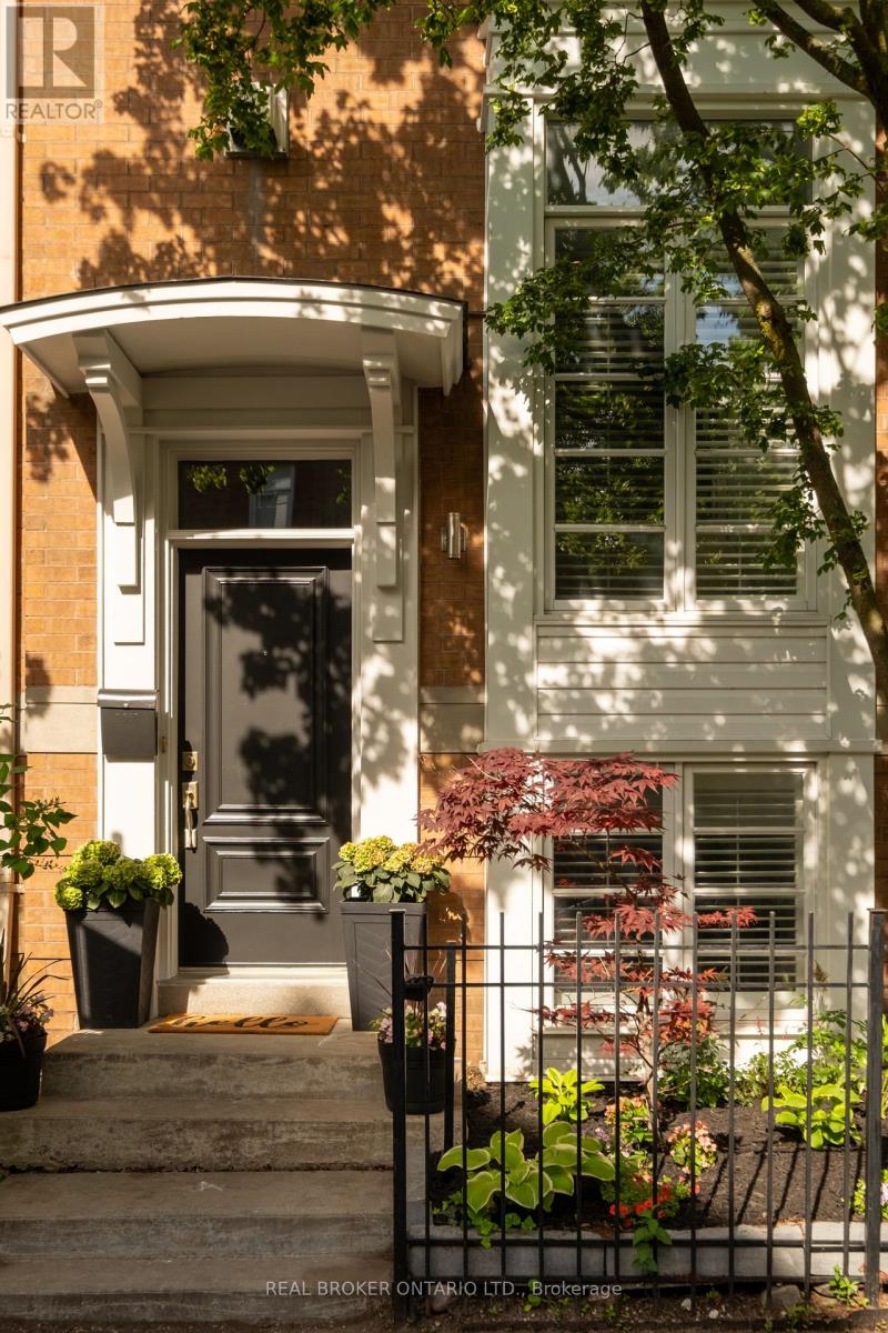 12 East York Avenue, Toronto, Ontario  M4K 3Z9 - Photo 2 - E13489076