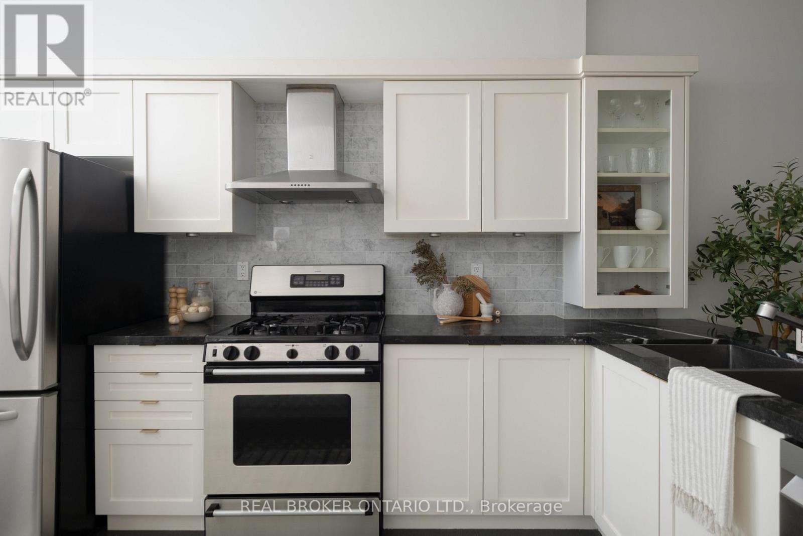 12 East York Avenue, Toronto, Ontario  M4K 3Z9 - Photo 6 - E13489076