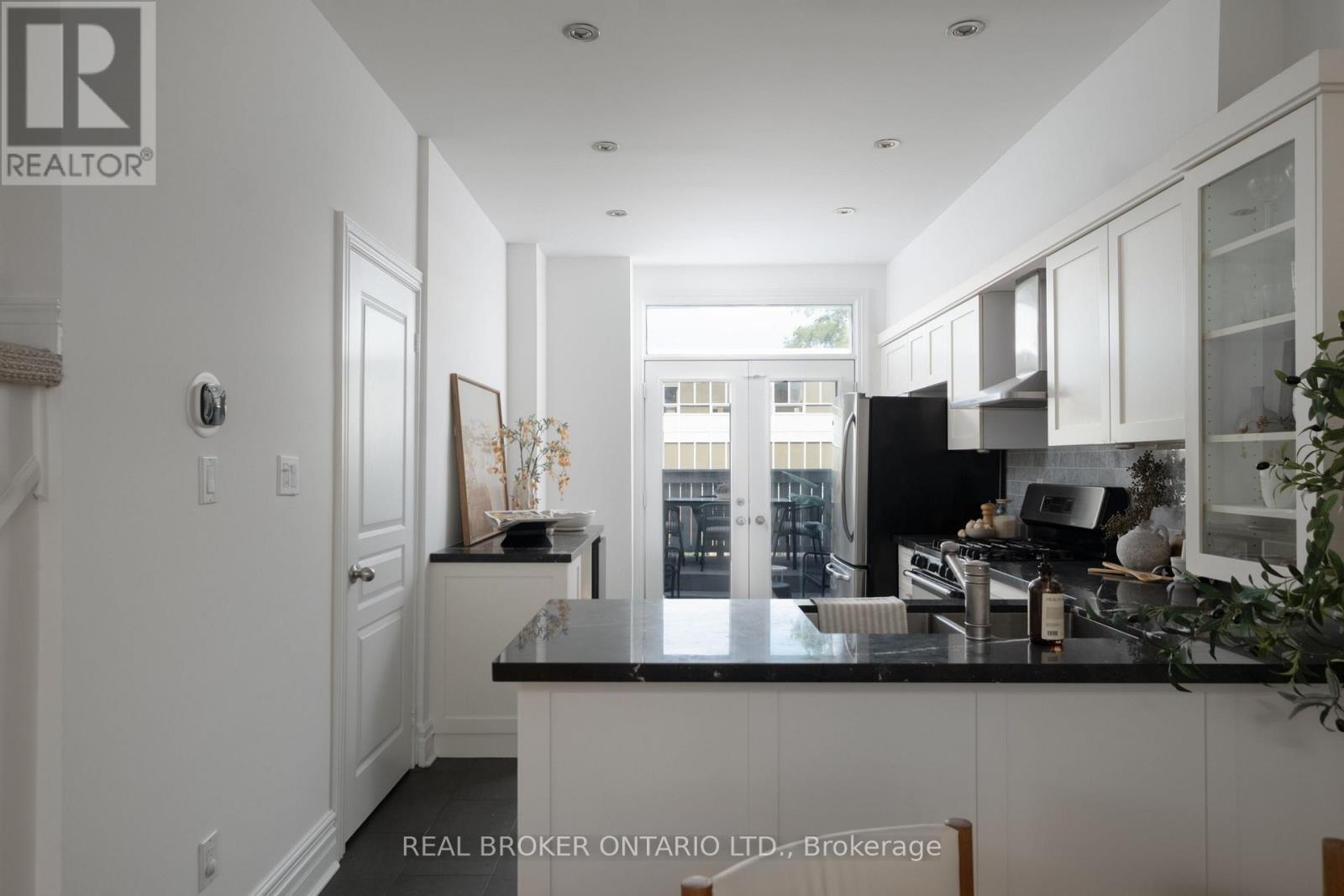 12 East York Avenue, Toronto, Ontario  M4K 3Z9 - Photo 7 - E13489076