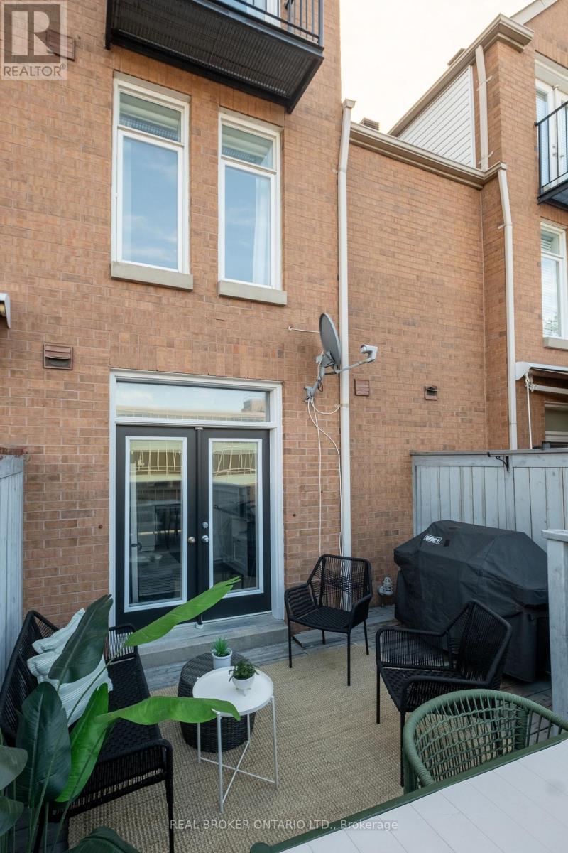 12 East York Avenue, Toronto, Ontario  M4K 3Z9 - Photo 9 - E13489076