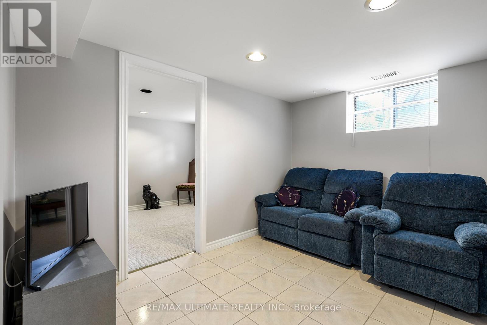 34 Doris Drive, Toronto, Ontario  M4B 3C8 - Photo 13 - E13489236