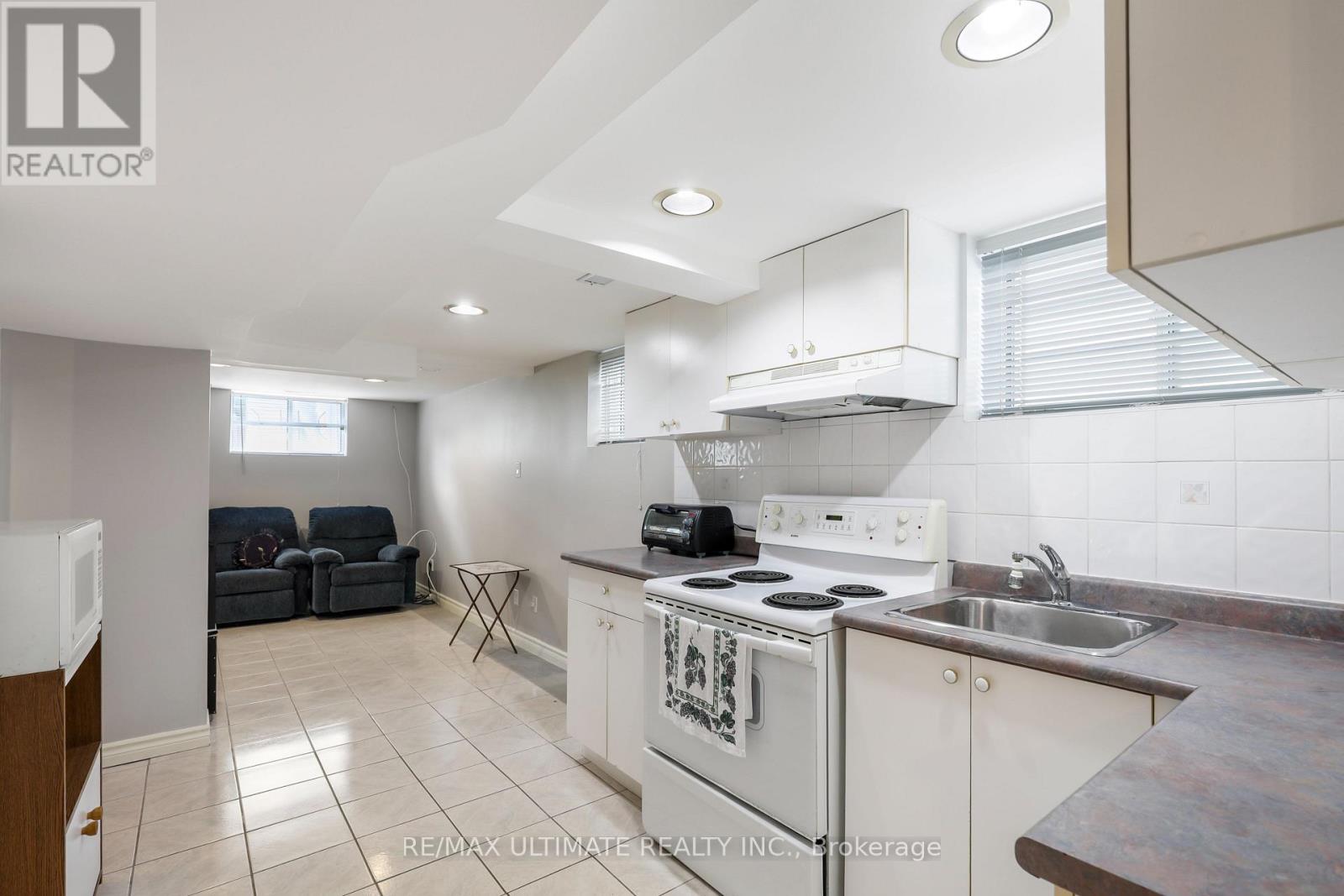 34 Doris Drive, Toronto, Ontario  M4B 3C8 - Photo 16 - E13489236