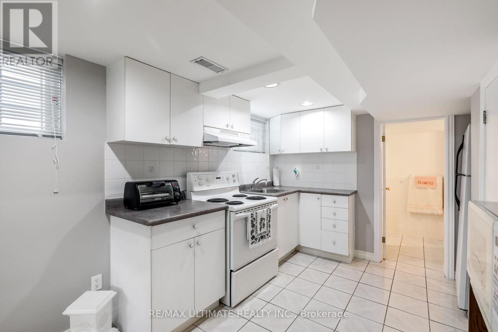 34 Doris Drive, Toronto, Ontario  M4B 3C8 - Photo 17 - E13489236