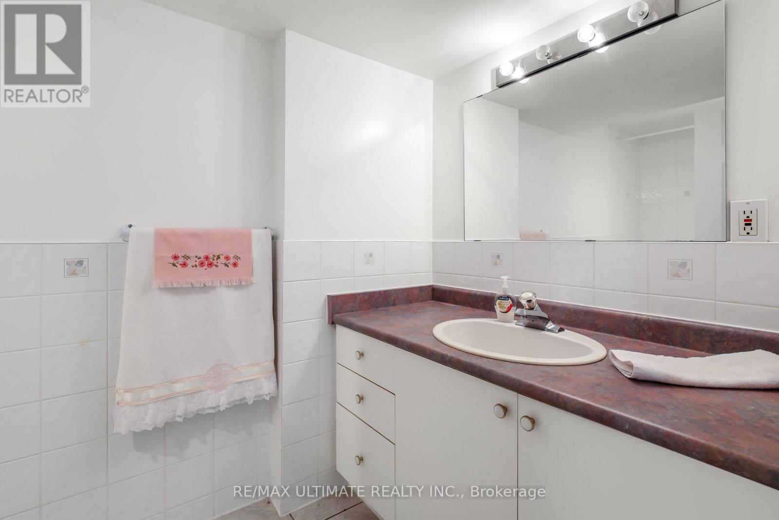 34 Doris Drive, Toronto, Ontario  M4B 3C8 - Photo 19 - E13489236