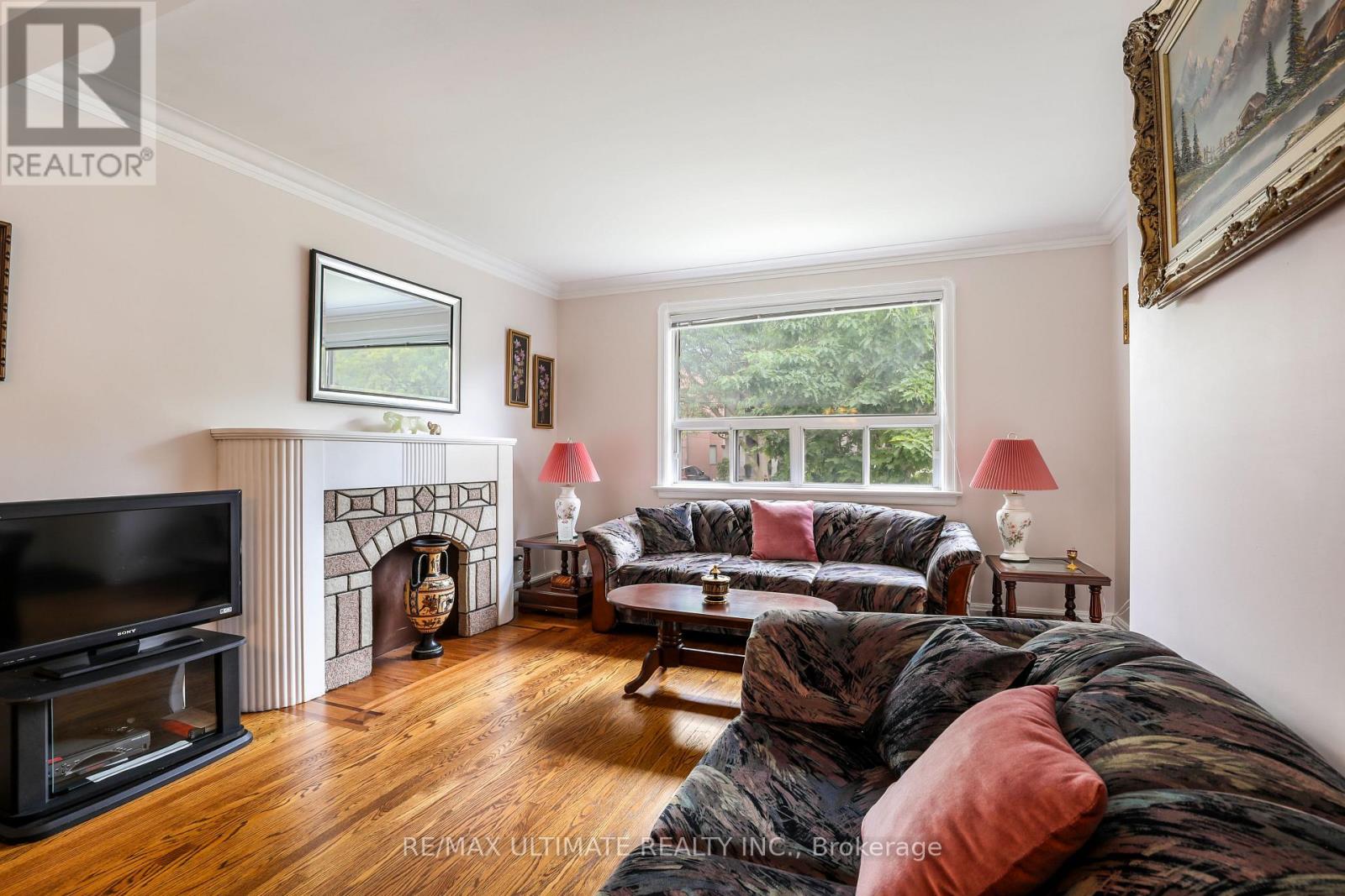 34 Doris Drive, Toronto, Ontario  M4B 3C8 - Photo 3 - E13489236