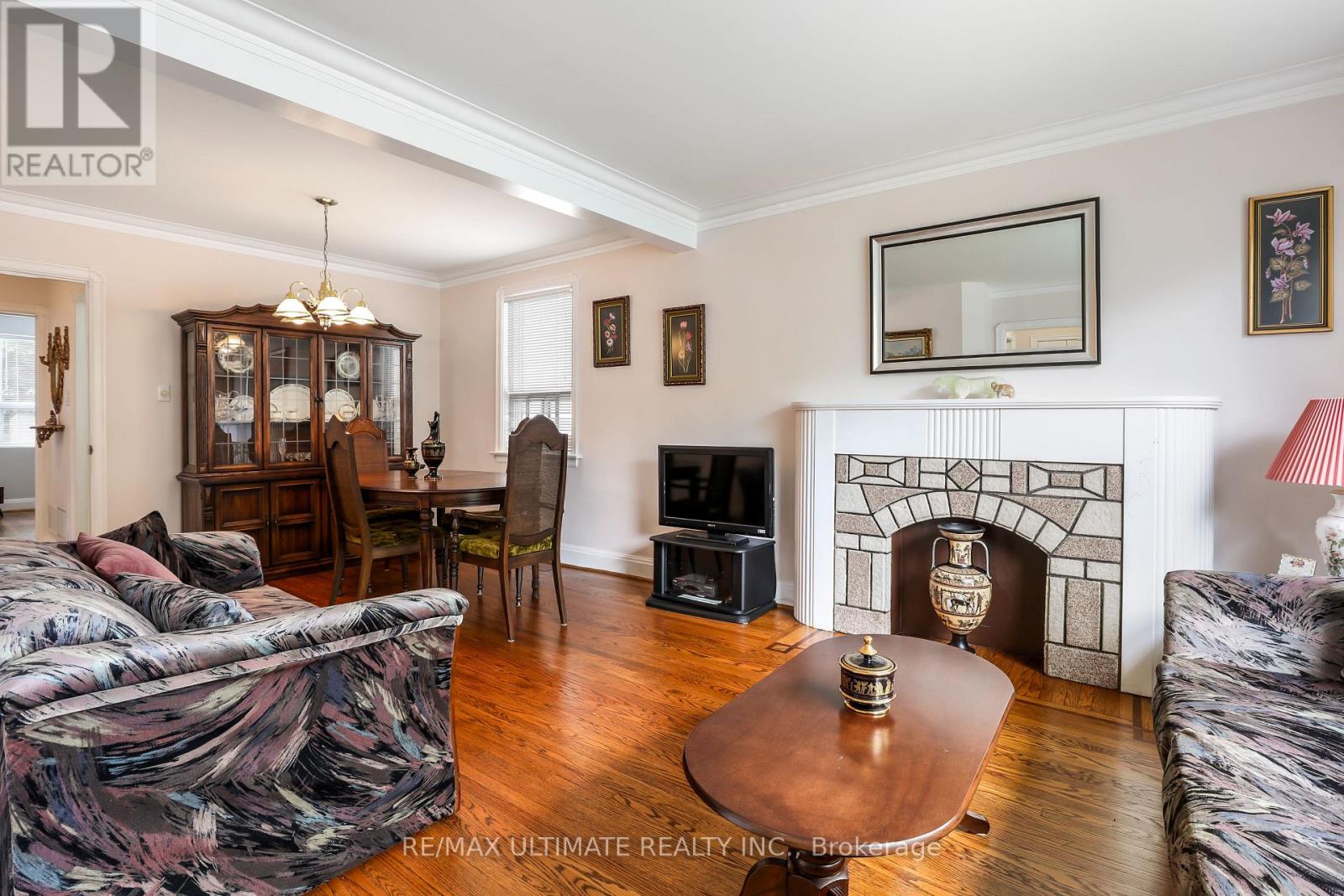 34 Doris Drive, Toronto, Ontario  M4B 3C8 - Photo 4 - E13489236