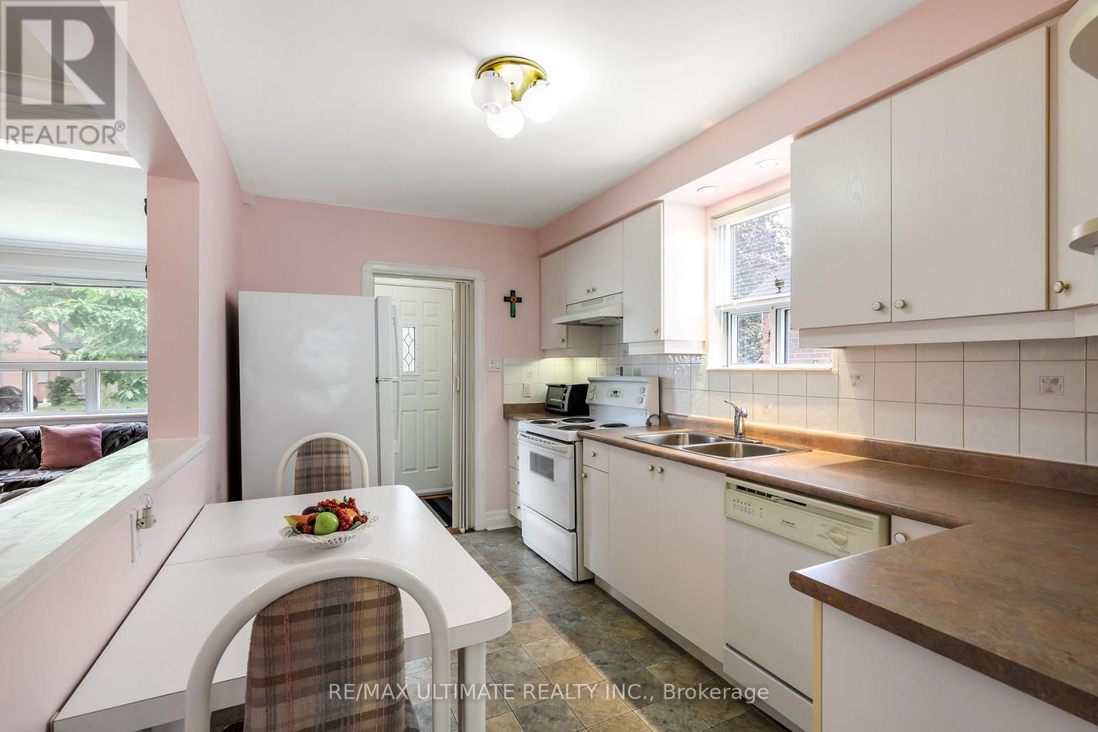 34 Doris Drive, Toronto, Ontario  M4B 3C8 - Photo 7 - E13489236